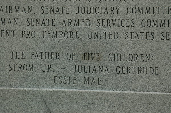 strom thurmon statue